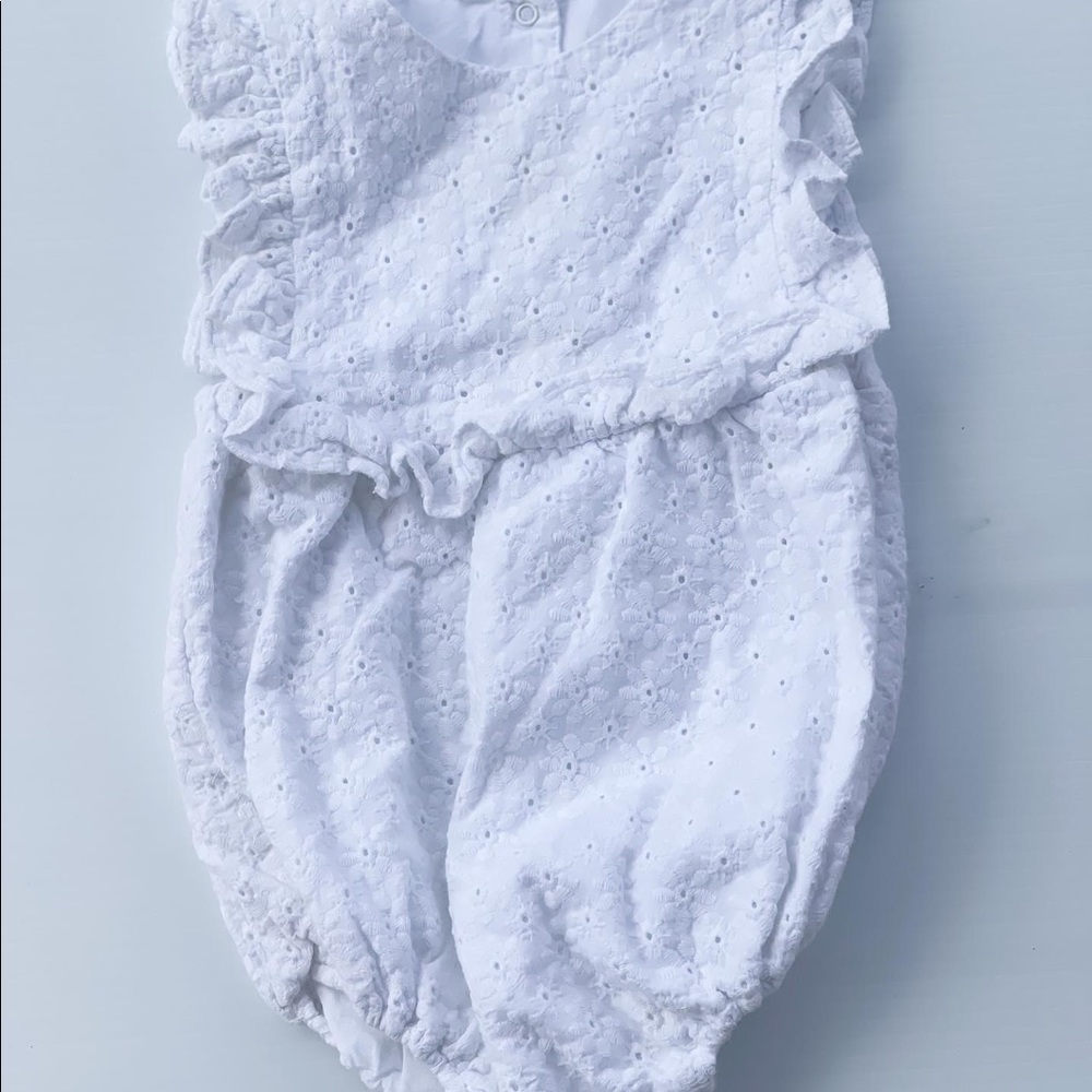 White eyelet bubble